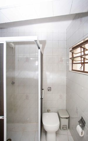 Casa à venda com 253m², 3 quartos e 2 vagasBanheiro