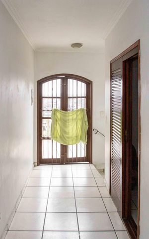 Casa à venda com 253m², 3 quartos e 2 vagasCorredor