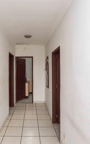 Casa à venda com 253m², 3 quartos e 2 vagasCorredor