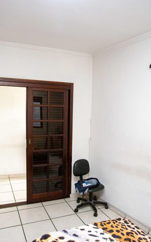 Casa à venda com 253m², 3 quartos e 2 vagasQuarto 1