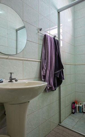 Casa à venda com 79m², 2 quartos e 2 vagasBanheiro