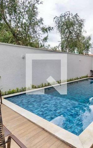 Apartamento à venda com 38m², 2 quartos e sem vaga Apartamento à venda com 38m², 2 quartos e sem vagaÁrea comum - Piscina