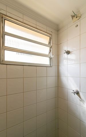 Apartamento à venda com 55m², 2 quartos e 1 vaga Apartamento à venda com 55m², 2 quartos e 1 vagaBanheiro
