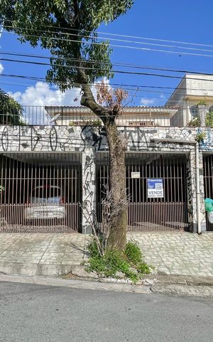 Casa à venda com 150m², 4 quartos e 2 vagas Casa à venda com 150m², 4 quartos e 2 vagasFachada