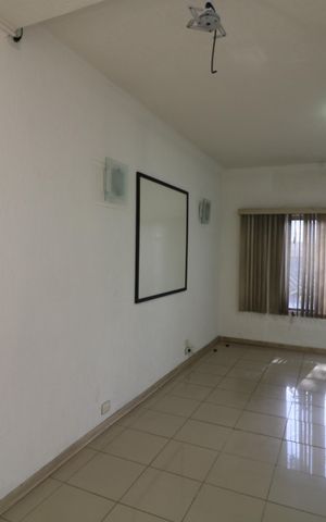 Casa para alugar com 300m², 3 quartos e 2 vagasSala