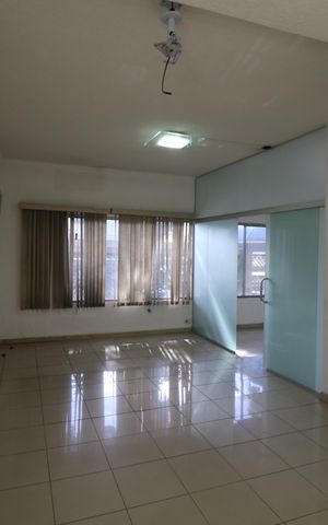 Casa para alugar com 300m², 3 quartos e 2 vagasSala