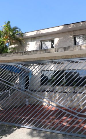 Casa para alugar com 300m², 3 quartos e 2 vagasFachada