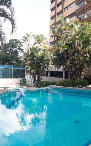 Apartamento à venda com 150m², 4 quartos e 2 vagas Apartamento à venda com 150m², 4 quartos e 2 vagasÁrea comum - Piscina