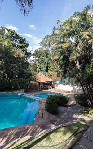 Apartamento à venda com 150m², 4 quartos e 2 vagas Apartamento à venda com 150m², 4 quartos e 2 vagasÁrea comum - Piscina