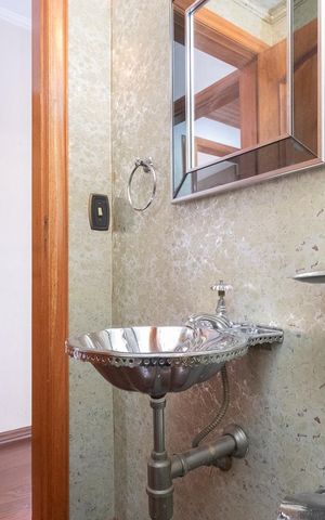 Apartamento à venda com 150m², 4 quartos e 2 vagas Apartamento à venda com 150m², 4 quartos e 2 vagasLavabo