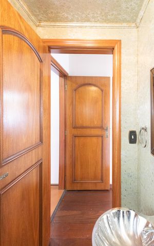 Apartamento à venda com 150m², 4 quartos e 2 vagas Apartamento à venda com 150m², 4 quartos e 2 vagasLavabo