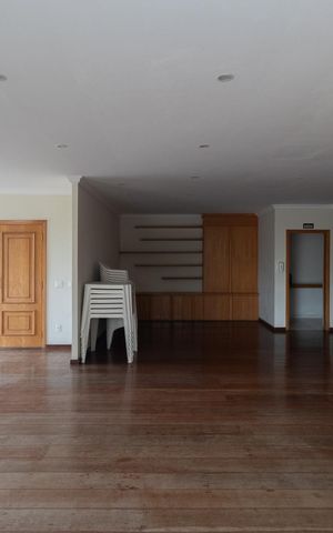 Apartamento à venda com 150m², 4 quartos e 2 vagas Apartamento à venda com 150m², 4 quartos e 2 vagasÁrea comum - Salão de festas
