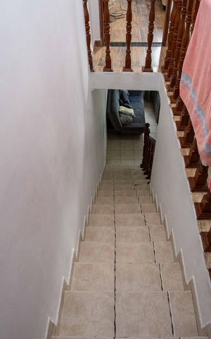 Casa para alugar com 76m², 4 quartos e 3 vagasEscada