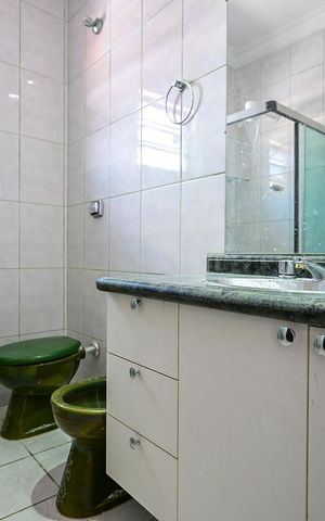 Casa à venda com 287m², 4 quartos e 2 vagasBanheiro 1