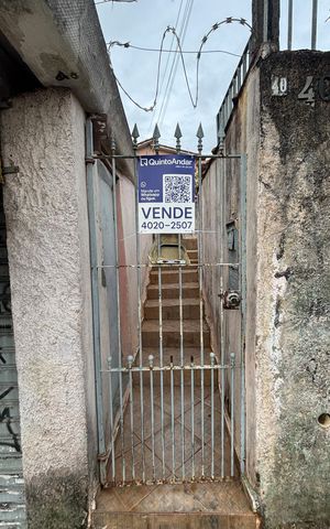 Casa para alugar com 220m², 2 quartos e 1 vaga Casa para alugar com 220m², 2 quartos e 1 vagaFachada