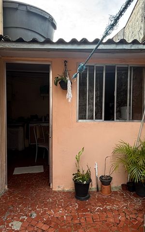 Casa para alugar com 220m², 2 quartos e 1 vaga Casa para alugar com 220m², 2 quartos e 1 vagaQuintal