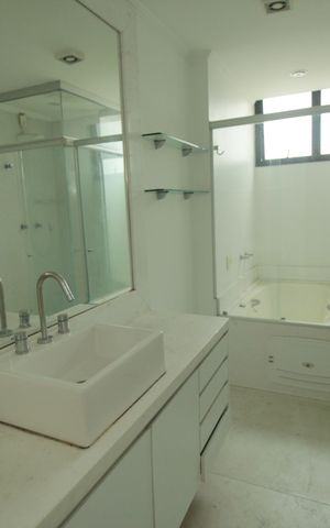 Apartamento à venda com 266m², 5 quartos e 3 vagasBanheiro da Suíte Master