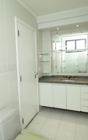 Apartamento à venda com 266m², 5 quartos e 3 vagasBanheiro da Suíte 1