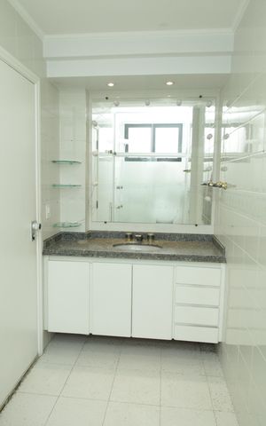 Apartamento à venda com 266m², 5 quartos e 3 vagasBanheiro da Suíte 1