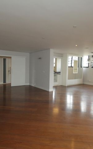 Apartamento à venda com 266m², 5 quartos e 3 vagasSala