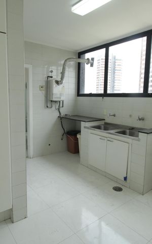 Apartamento à venda com 266m², 5 quartos e 3 vagasÁrea de Serviço