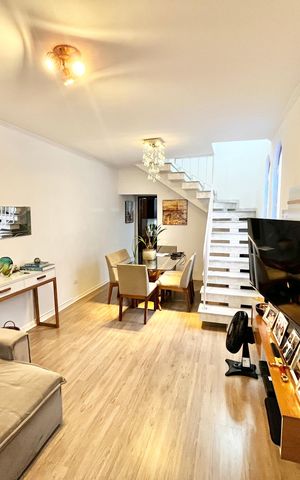Casa à venda com 124m², 5 quartos e 2 vagas Casa à venda com 124m², 5 quartos e 2 vagasSala