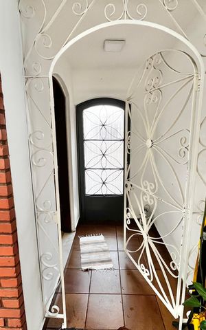 Casa à venda com 124m², 5 quartos e 2 vagas Casa à venda com 124m², 5 quartos e 2 vagasEntrada
