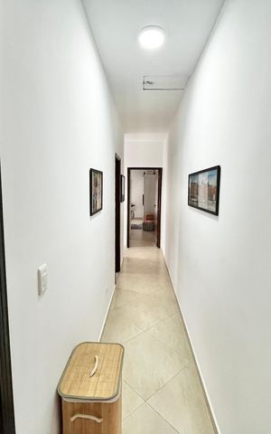 Casa à venda com 124m², 5 quartos e 2 vagas Casa à venda com 124m², 5 quartos e 2 vagasEscada