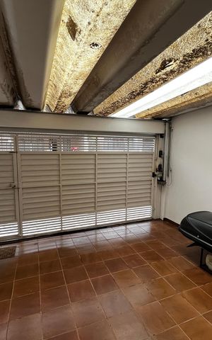 Casa à venda com 124m², 5 quartos e 2 vagas Casa à venda com 124m², 5 quartos e 2 vagasGaragem