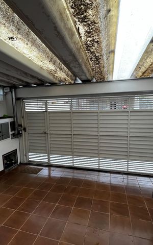Casa à venda com 124m², 5 quartos e 2 vagas Casa à venda com 124m², 5 quartos e 2 vagasGaragem