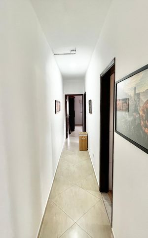 Casa à venda com 124m², 5 quartos e 2 vagas Casa à venda com 124m², 5 quartos e 2 vagasCorredor