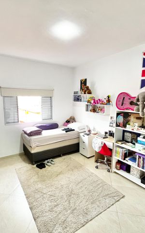 Casa à venda com 124m², 5 quartos e 2 vagas Casa à venda com 124m², 5 quartos e 2 vagasQuarto 1