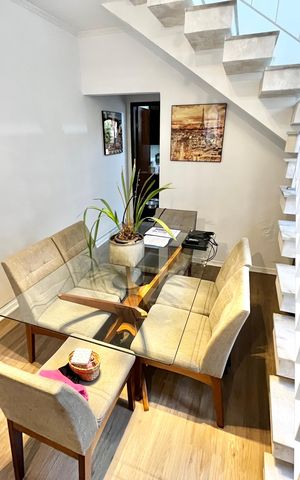 Casa à venda com 124m², 5 quartos e 2 vagas Casa à venda com 124m², 5 quartos e 2 vagasSala