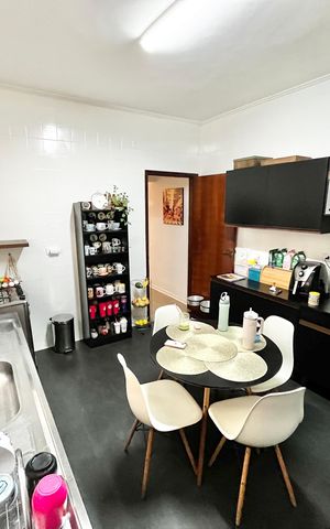 Casa à venda com 124m², 5 quartos e 2 vagas Casa à venda com 124m², 5 quartos e 2 vagasCozinha