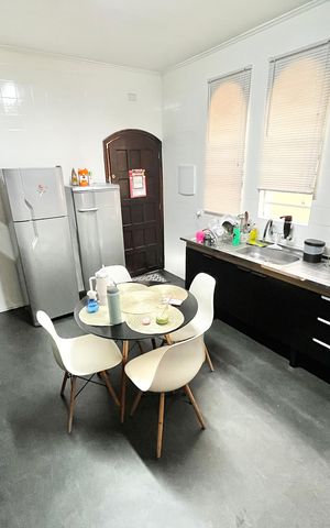 Casa à venda com 124m², 5 quartos e 2 vagas Casa à venda com 124m², 5 quartos e 2 vagasCozinha