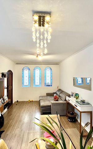 Casa à venda com 124m², 5 quartos e 2 vagas Casa à venda com 124m², 5 quartos e 2 vagasSala