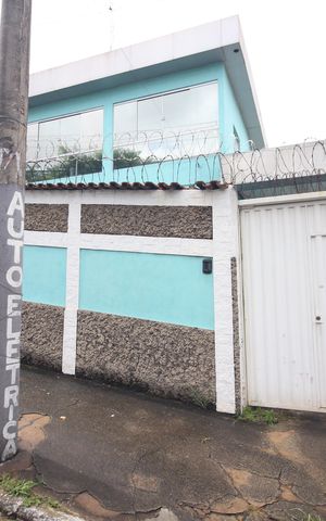 Casa à venda com 365m², 3 quartos e 4 vagasPlaquinha Instalada KNVW-443