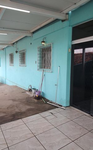 Casa à venda com 365m², 3 quartos e 4 vagasQuintal