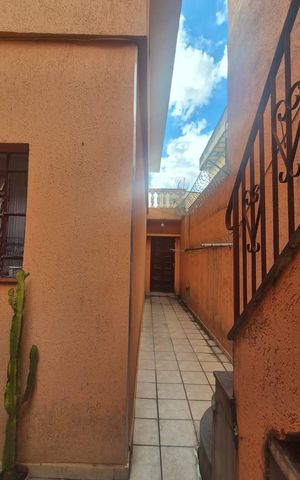 Casa à venda com 159m², 3 quartos e 2 vagas Casa à venda com 159m², 3 quartos e 2 vagasÁrea externa