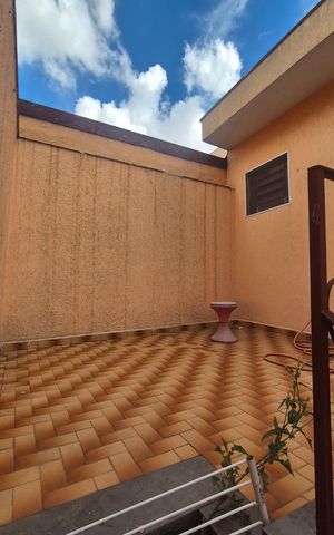 Casa à venda com 159m², 3 quartos e 2 vagas Casa à venda com 159m², 3 quartos e 2 vagasÁrea externa