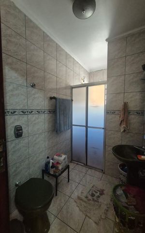 Casa à venda com 159m², 3 quartos e 2 vagas Casa à venda com 159m², 3 quartos e 2 vagasBanheiro