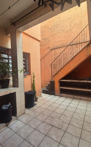 Casa à venda com 159m², 3 quartos e 2 vagas Casa à venda com 159m², 3 quartos e 2 vagasÁrea externa