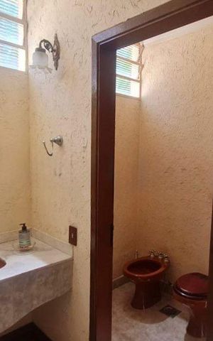 Casa à venda com 388m², 4 quartos e 4 vagas