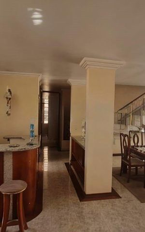 Casa à venda com 388m², 4 quartos e 4 vagas