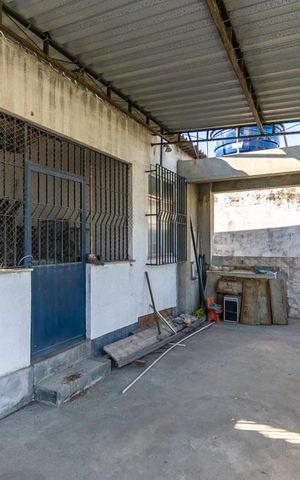 Casa à venda com 480m², 6 quartos e 2 vagas Casa à venda com 480m², 6 quartos e 2 vagasTerraço