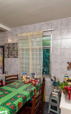 Casa à venda com 480m², 6 quartos e 2 vagas Casa à venda com 480m², 6 quartos e 2 vagasCasa da frente - Copa