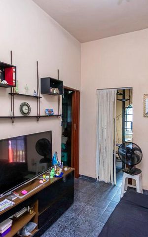 Casa à venda com 480m², 6 quartos e 2 vagas Casa à venda com 480m², 6 quartos e 2 vagasCasa da frente - Sala