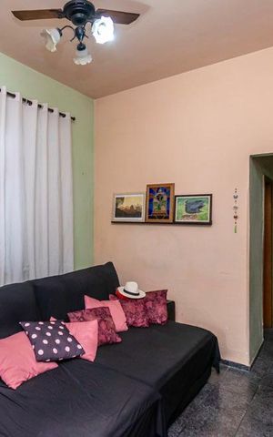 Casa à venda com 480m², 6 quartos e 2 vagas Casa à venda com 480m², 6 quartos e 2 vagasCasa da frente - Sala