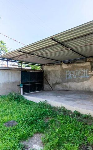 Casa à venda com 480m², 6 quartos e 2 vagas Casa à venda com 480m², 6 quartos e 2 vagasCasa dos fundos - Garagem