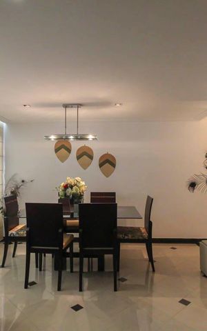 Casa à venda com 250m², 4 quartos e 4 vagas Casa à venda com 250m², 4 quartos e 4 vagasSala